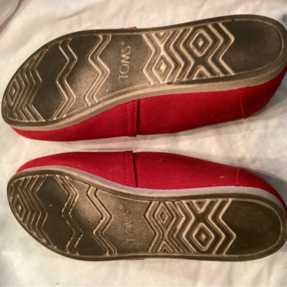 Tom’s Red Canvas “Alpargata” Slip On Shoe - Picture 2 of 6